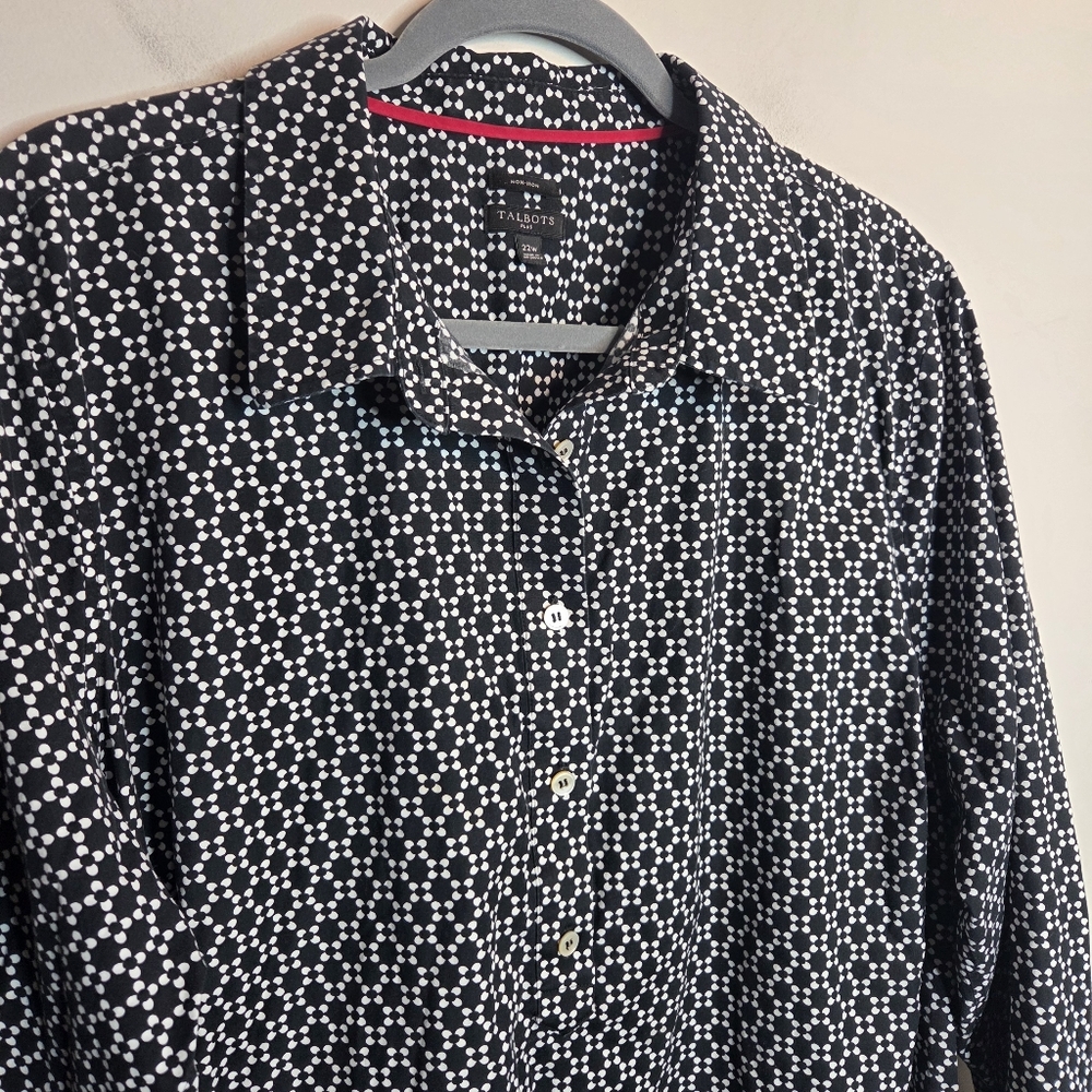 Talbots Plus Non-Iron Popover Blouse Black White Print Size 22W - Picture 2 of 6